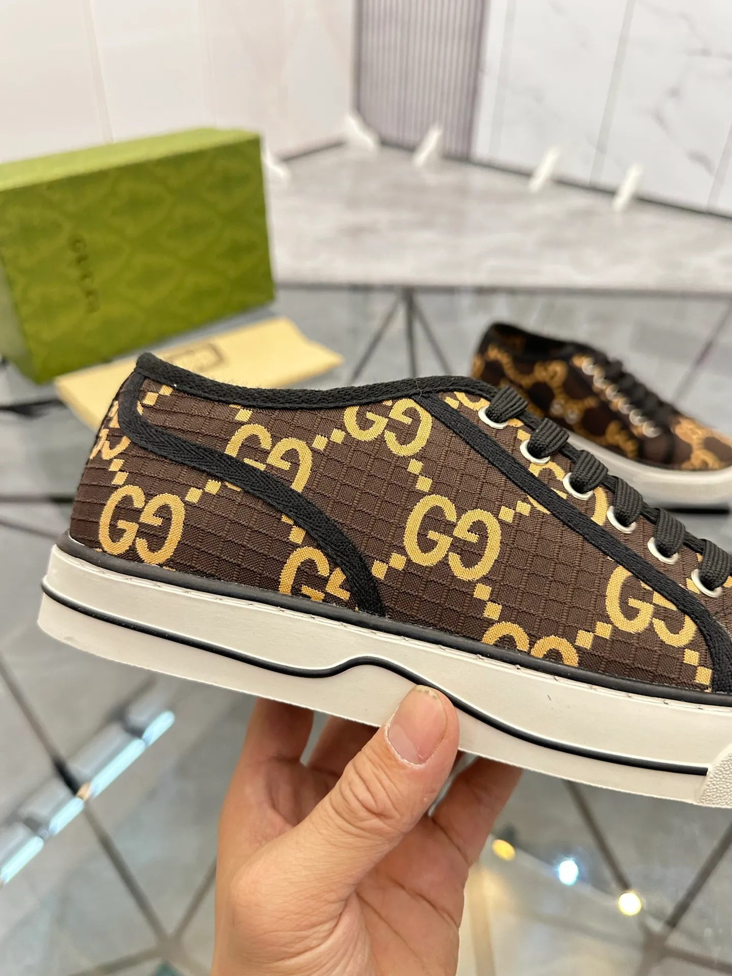 Men's shoes: 💰P380¥ Product trademark: Gucci* "Gucci*" low-top casual shoes Regular size: 38-44 (can be customized to 45.46.) Product materials: Original material from the upper counter, breathable lining, original outsole. Number: 661